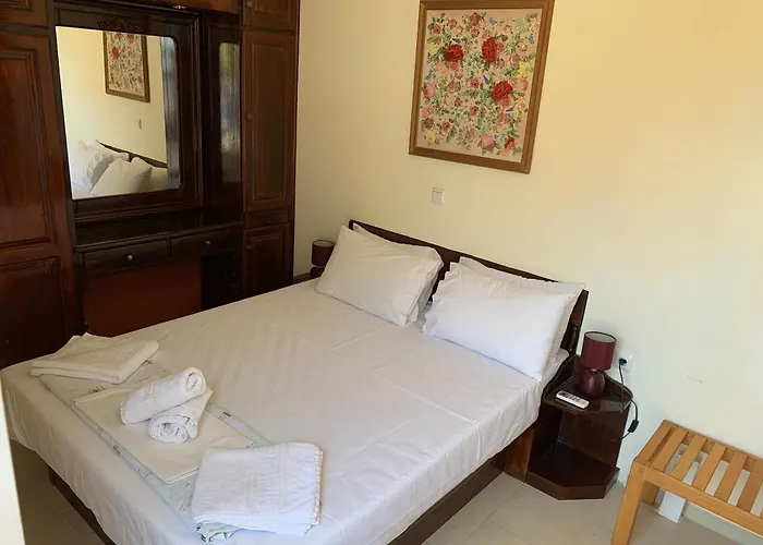 Senecio Villa Kariótai